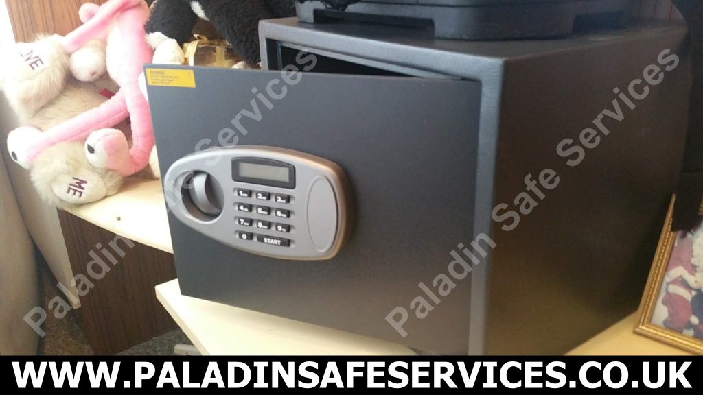 B&Q Digital Safe Flat Batteries Paladin Safe Services