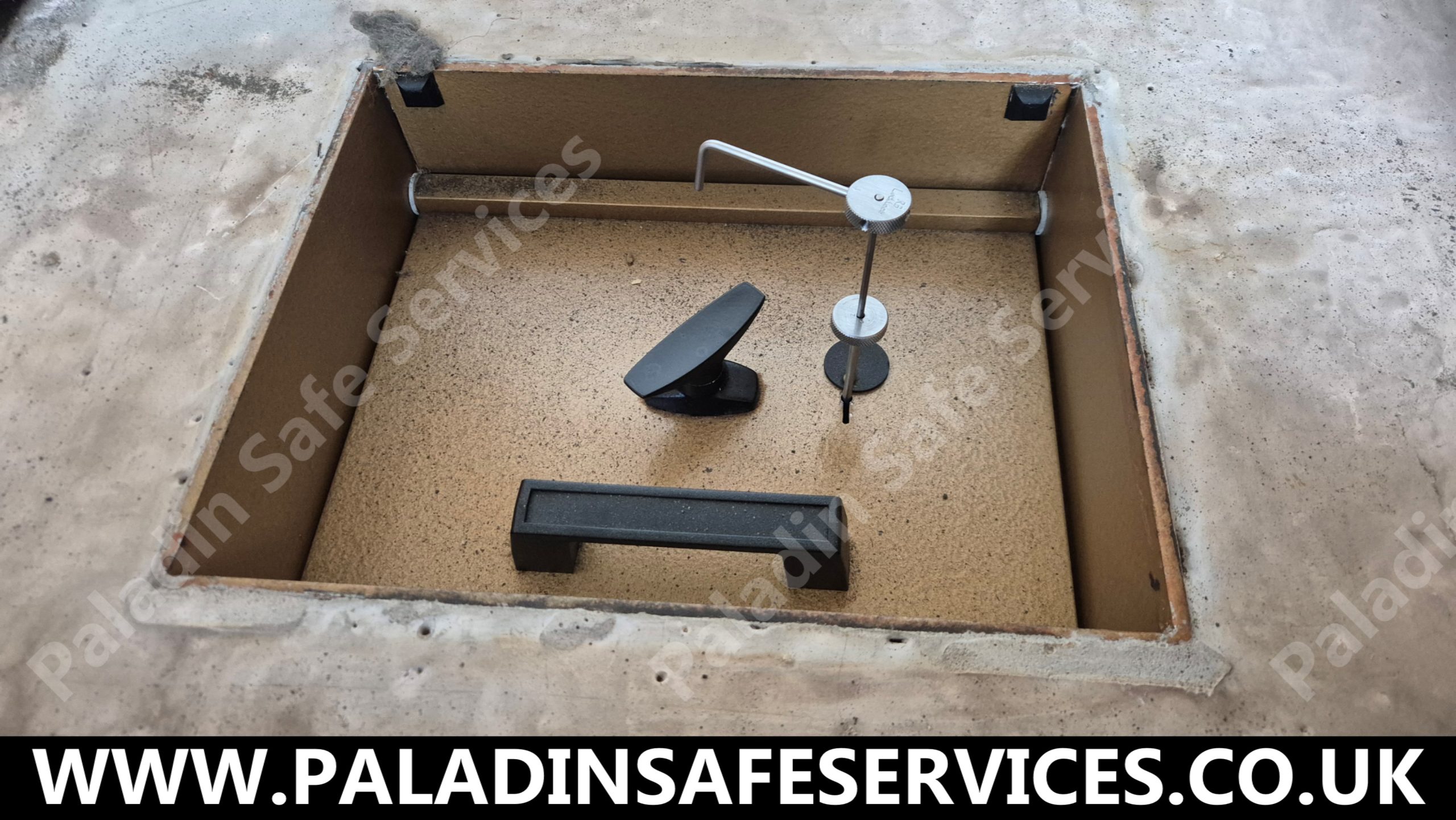 Dominator Yeoman Safe Lost Keys Safecracker In Standish